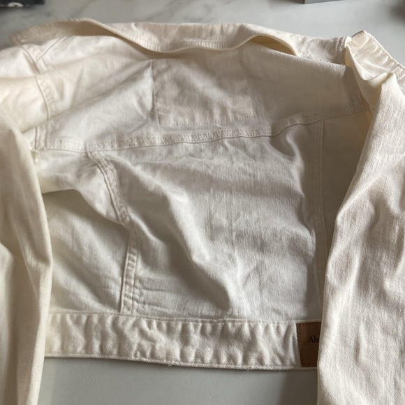 White jean jacket - Picture 3 of 5